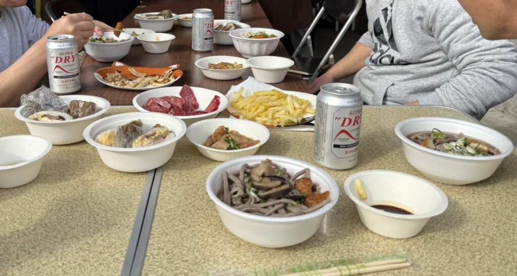 馬肉料理が並ぶ